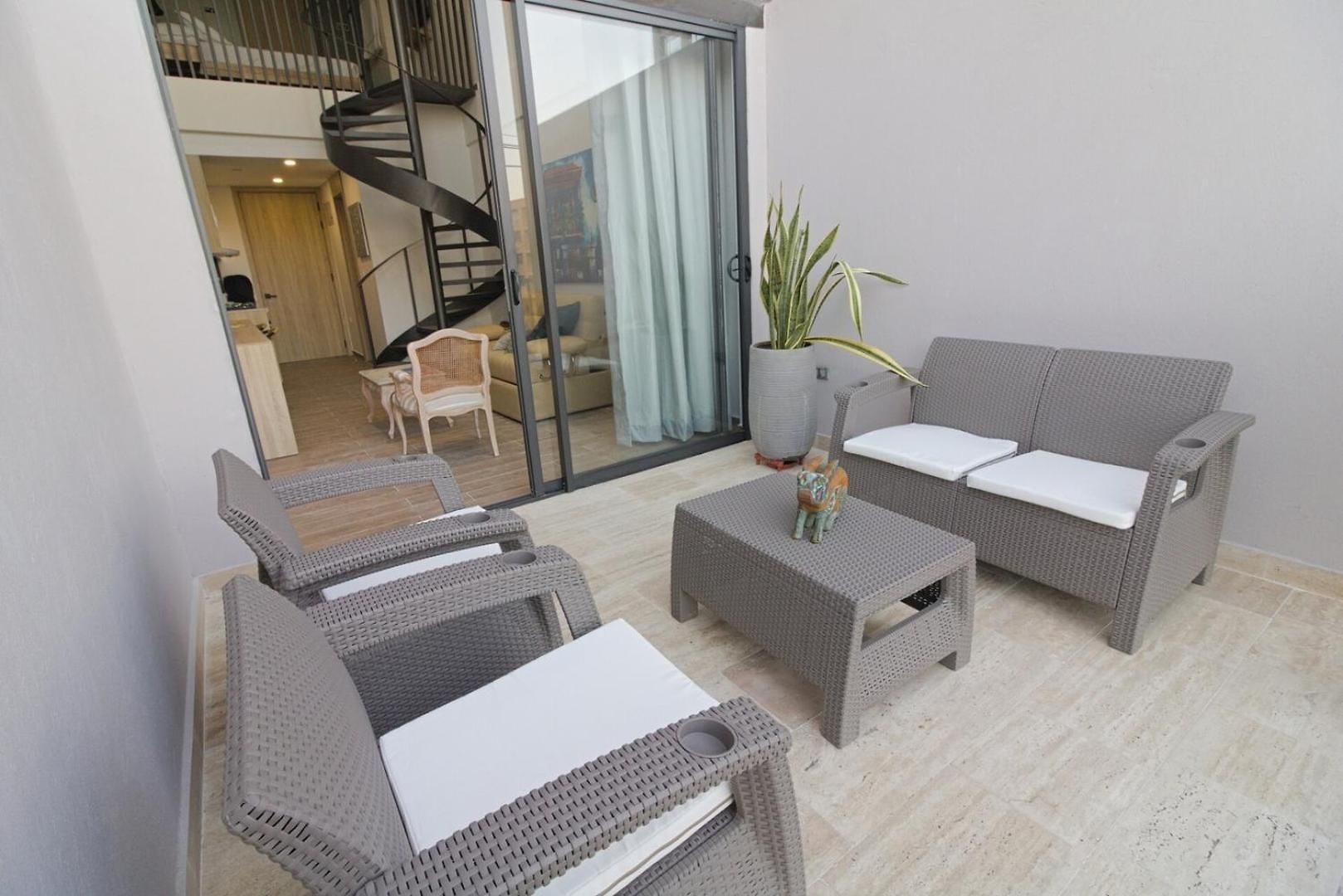 Brand-new Loft - Rooftop Pool - Old *